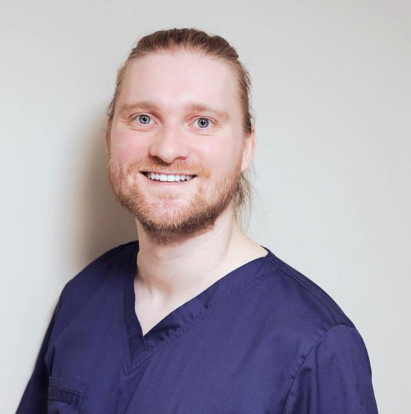 Кондауров Игорь Игоревич – врач-ортодонт Стоматологии Комфорта хирург-имплантолог Кондауров И. И. – фото